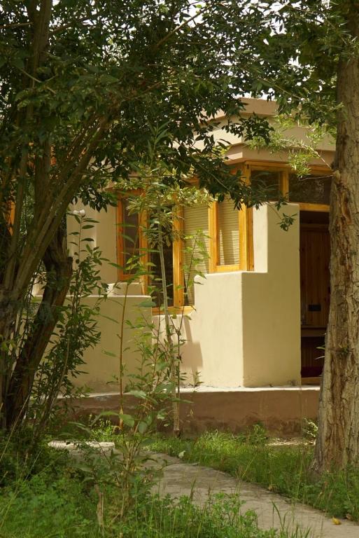 Apple Nubra Resort room